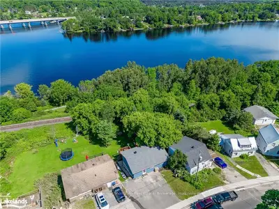 154 Main Street W, Huntsville, On P1h 1x8