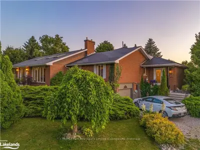 Detached in Blue Mountains