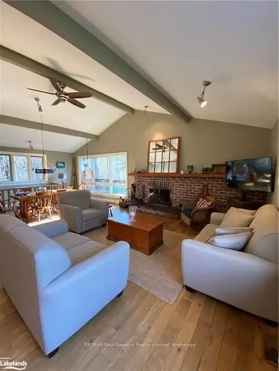 Detached in Blue Mountains