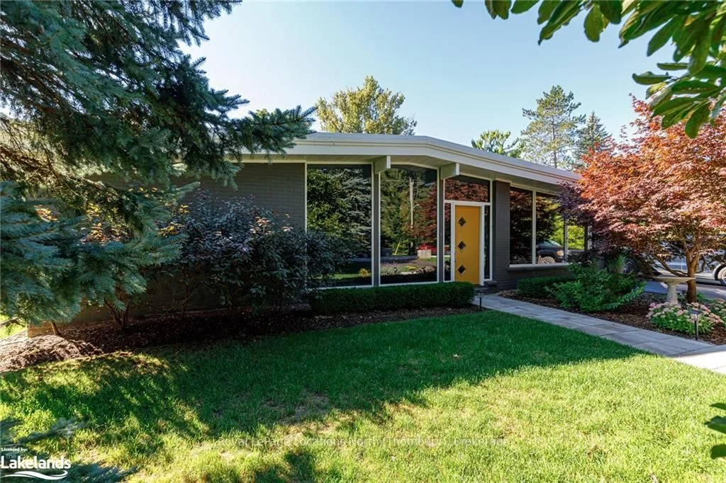 Detached in Blue Mountains