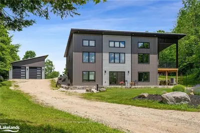 Detached in West Grey