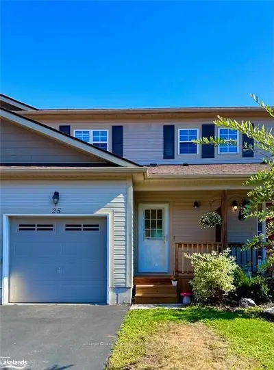 Att/Row/Townhouse in Bracebridge