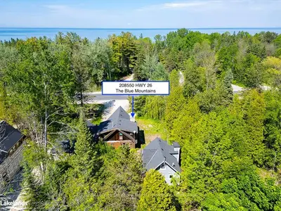 Detached in Blue Mountains