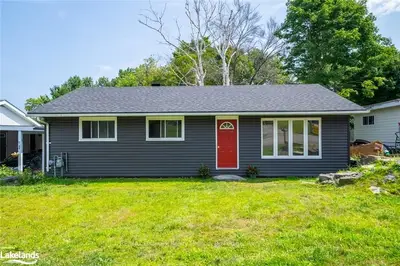 Detached in Parry Sound