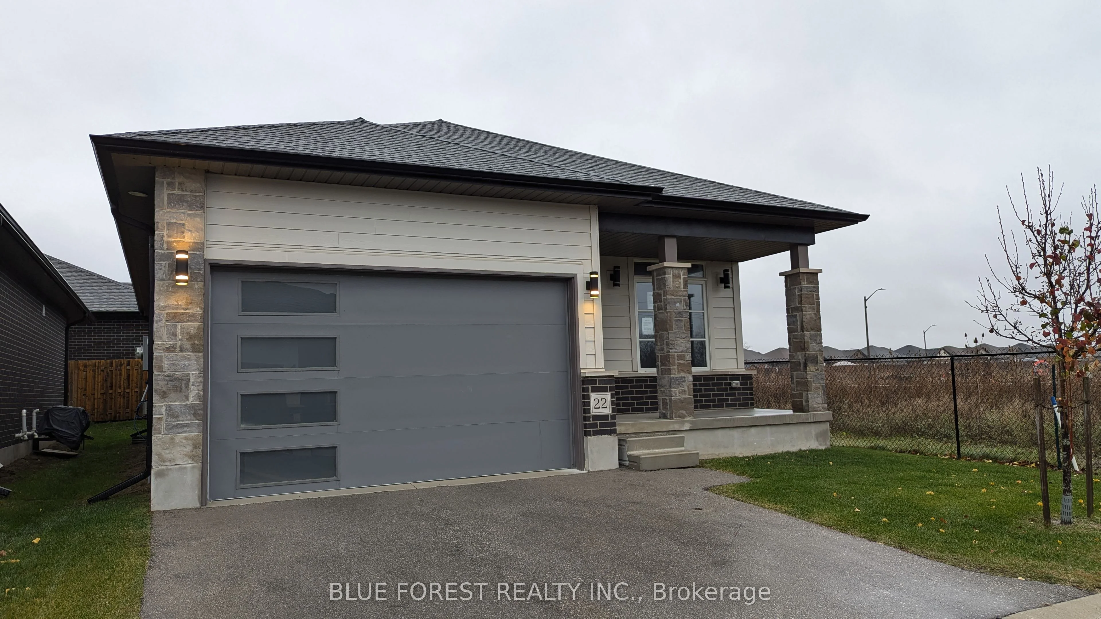 10 Mcpherson Court 22, Central Elgin, On N5p 4n7