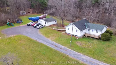 Detached in Front of Leeds & Seeleys Bay