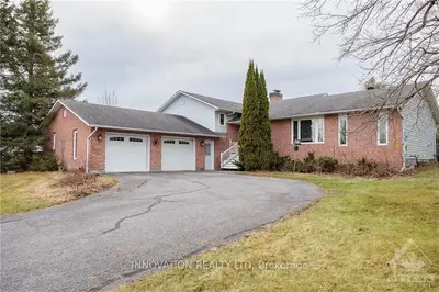 Detached in Mississippi Mills