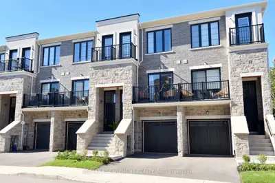 Condo Townhouse in Hamilton
