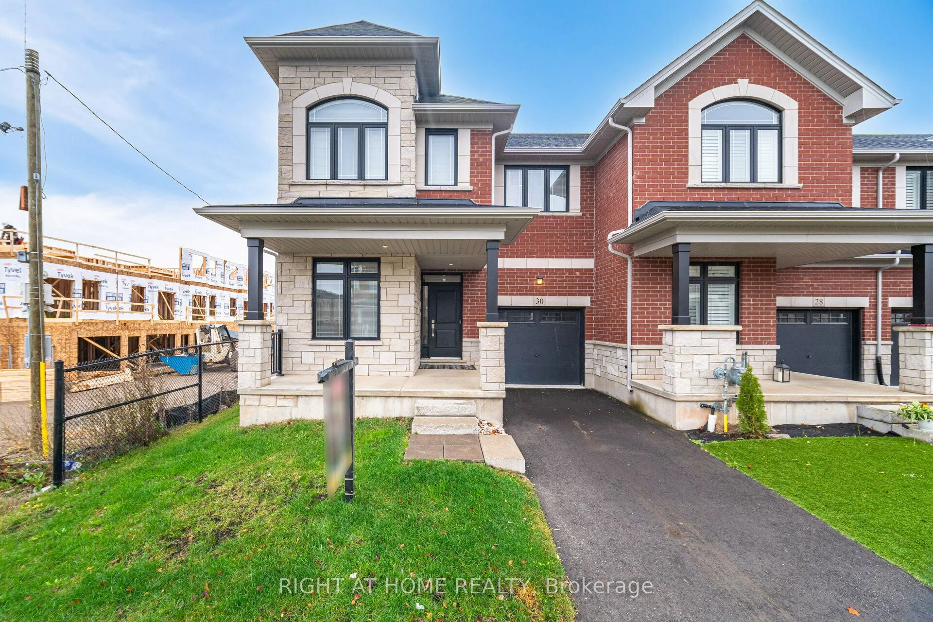 Att/Row/Townhouse in Hamilton