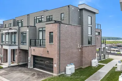 Att/Row/Townhouse in Georgian Bay