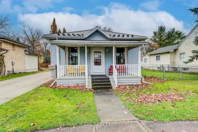 Detached in Minto