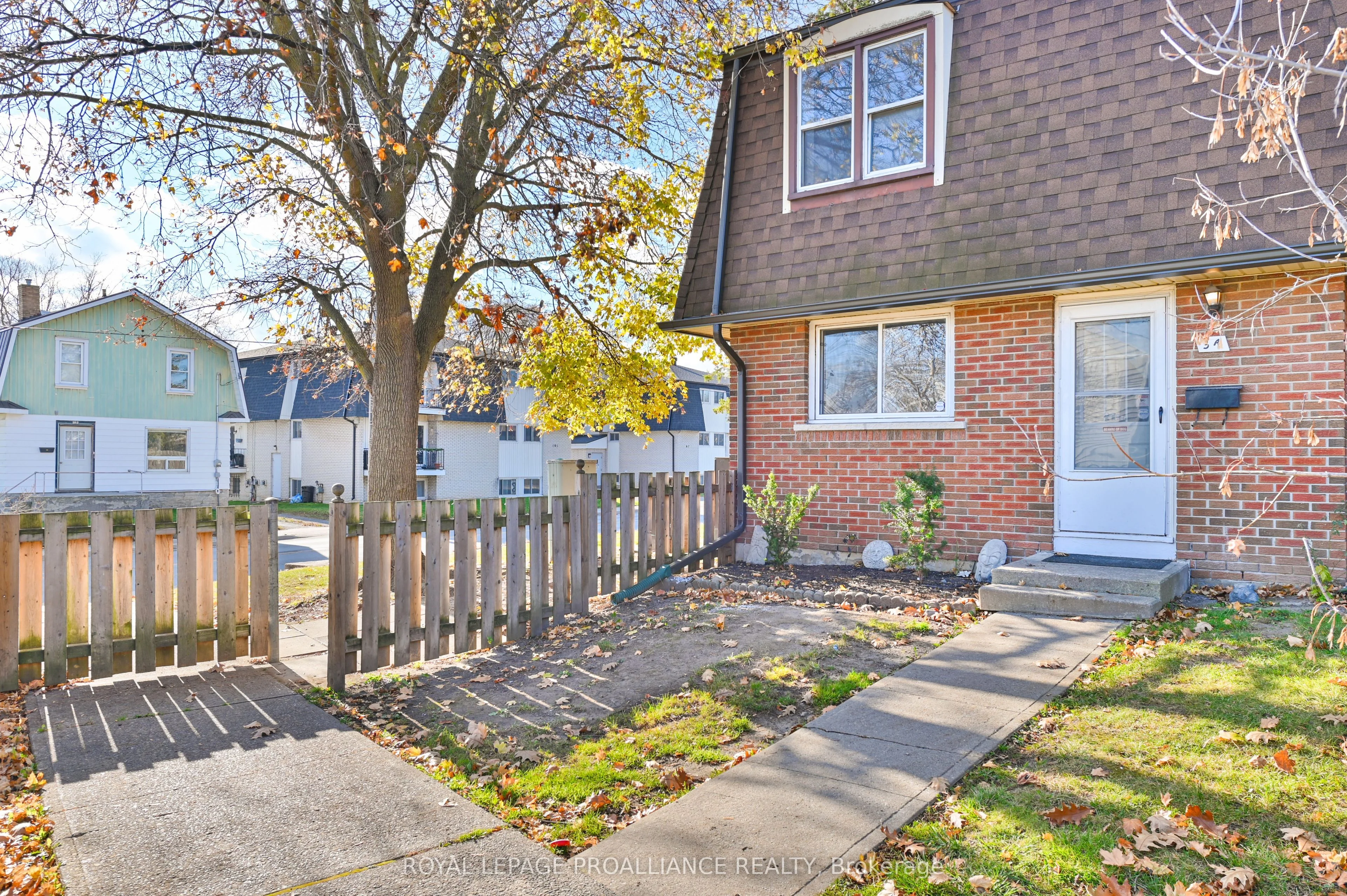 Condo Townhouse in Belleville