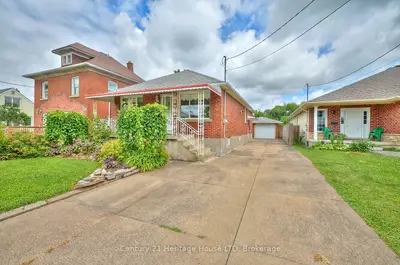 Detached in Thorold