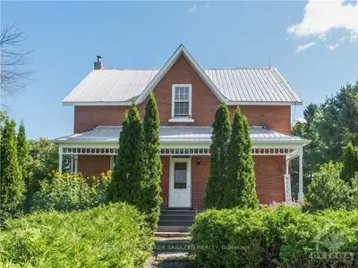 Detached in McNab/Braeside