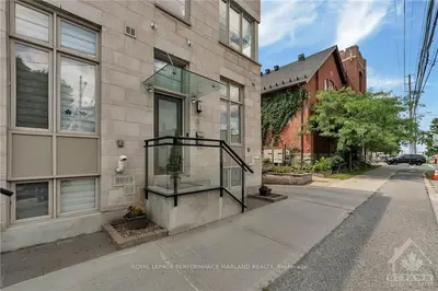 Att/Row/Townhouse in Carlingwood - Westboro and Area