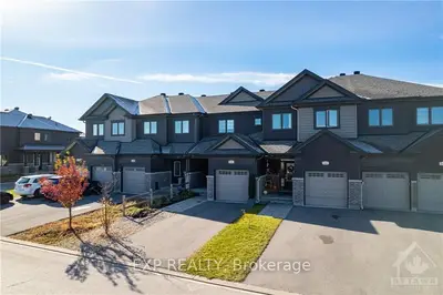 Att/Row/Townhouse in Kanata