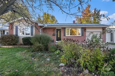 Detached in Beacon Hill North - South and Area