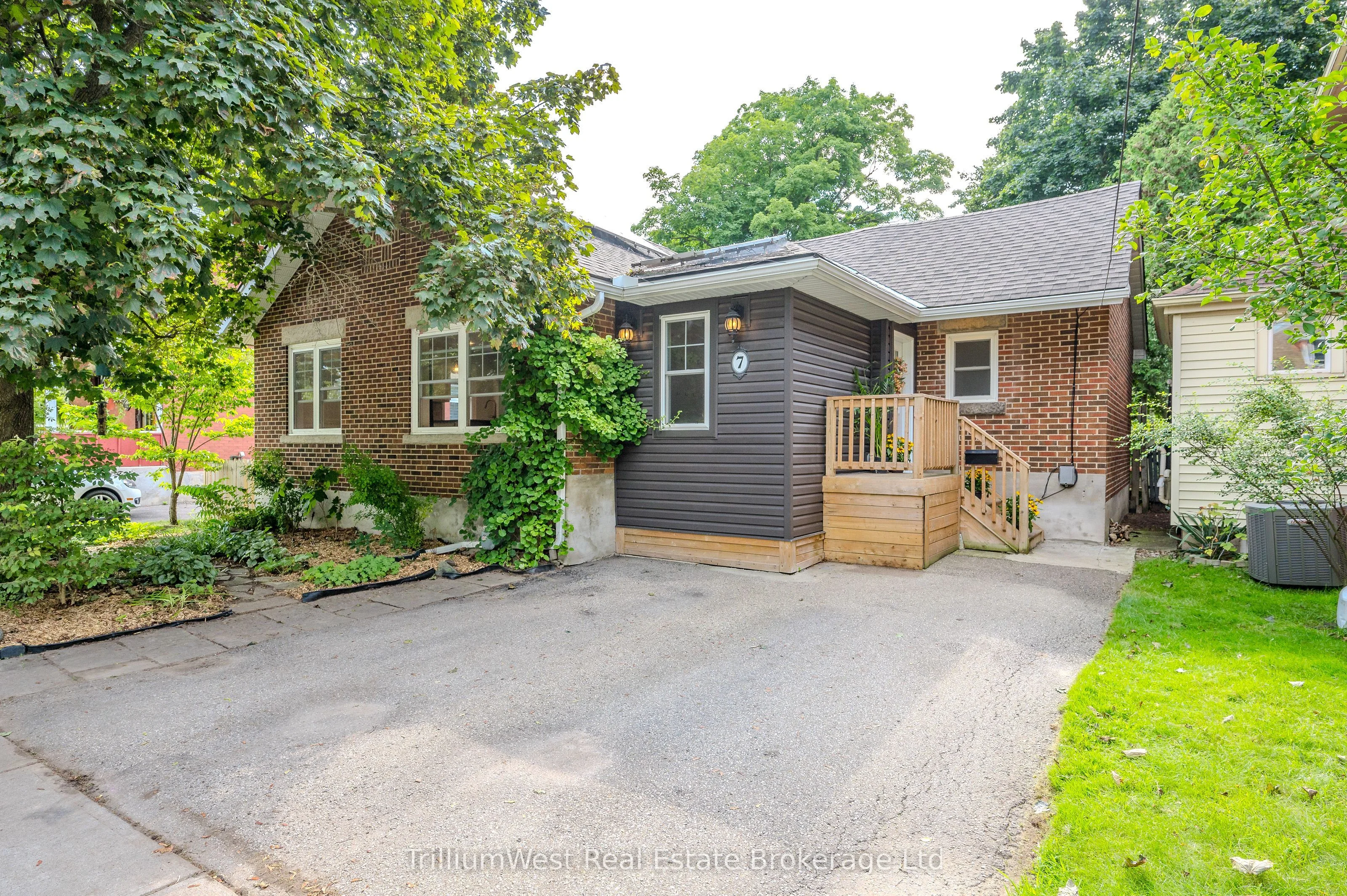Detached in Guelph