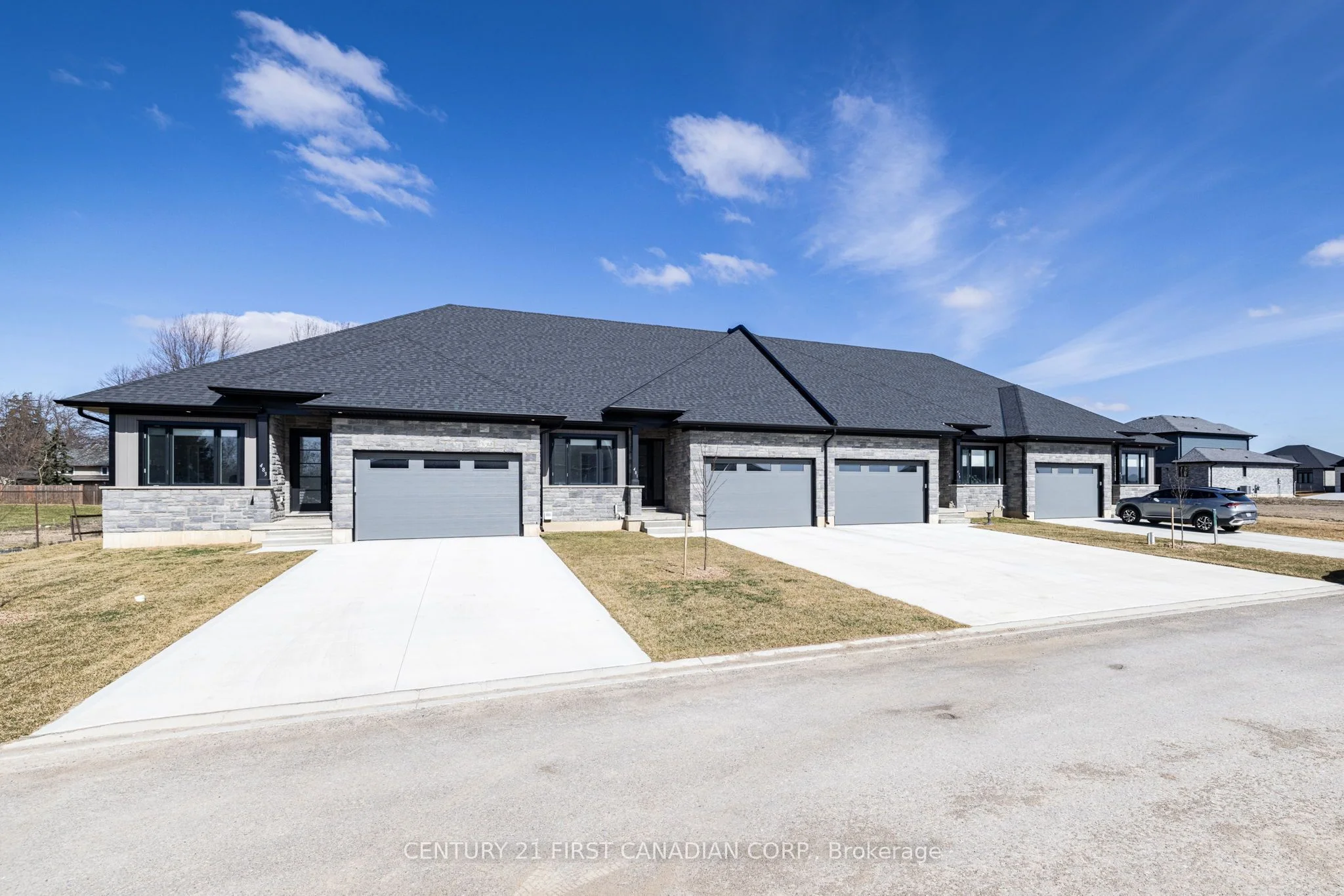 Att/Row/Townhouse in Plympton-Wyoming