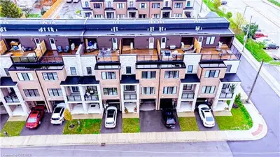 Att/Row/Townhouse in Brantford