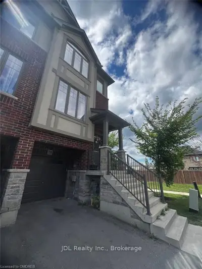 Att/Row/Townhouse in Hamilton