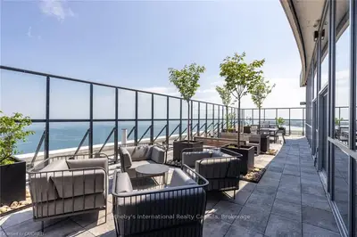 Condo Apartment in Grimsby