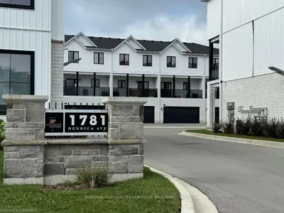 Condo Townhouse in London North