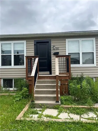 Detached in Thorold