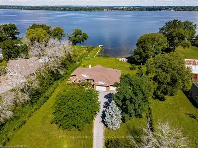 Detached in Prince Edward County