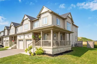 Att/Row/Townhouse in Haldimand County