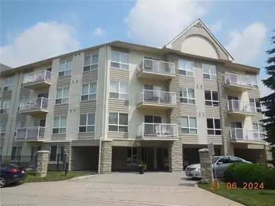 8 Harris Street 320, Cambridge, On N1r 8r1
