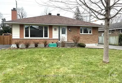Detached in Parkway Park - Queensway Terrace S and Area
