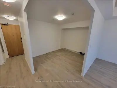 7 Erie Avenue 807, Brantford, On N3s 2e7
