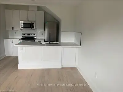 66 GROVE Street 2, Welland, ON L3B 4B4