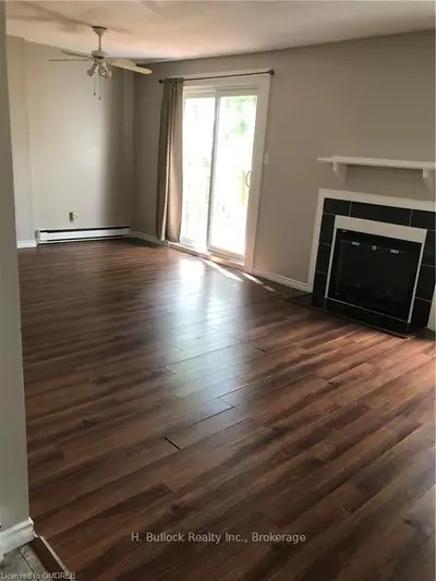 120 FENERTY Court 6, Kanata, ON K2L 3A7