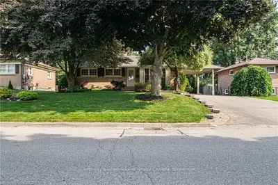 35 VARADI Avenue, Brantford, ON N3R 3N2