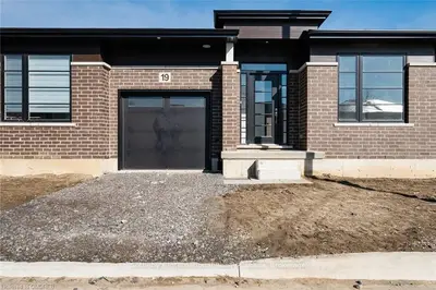 550 GREY Street 13, Brantford, ON N3S 0C4
