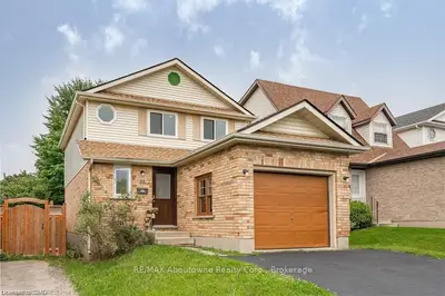 35 MOSS Place Upstairs, Guelph, ON N1G 4V2