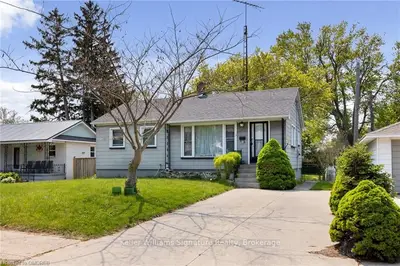 5 CHURCHILL Avenue, Leamington, ON N8H 3R5