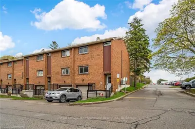 201 SILVERCREEK Parkway 1, Guelph, ON N1H 3T4