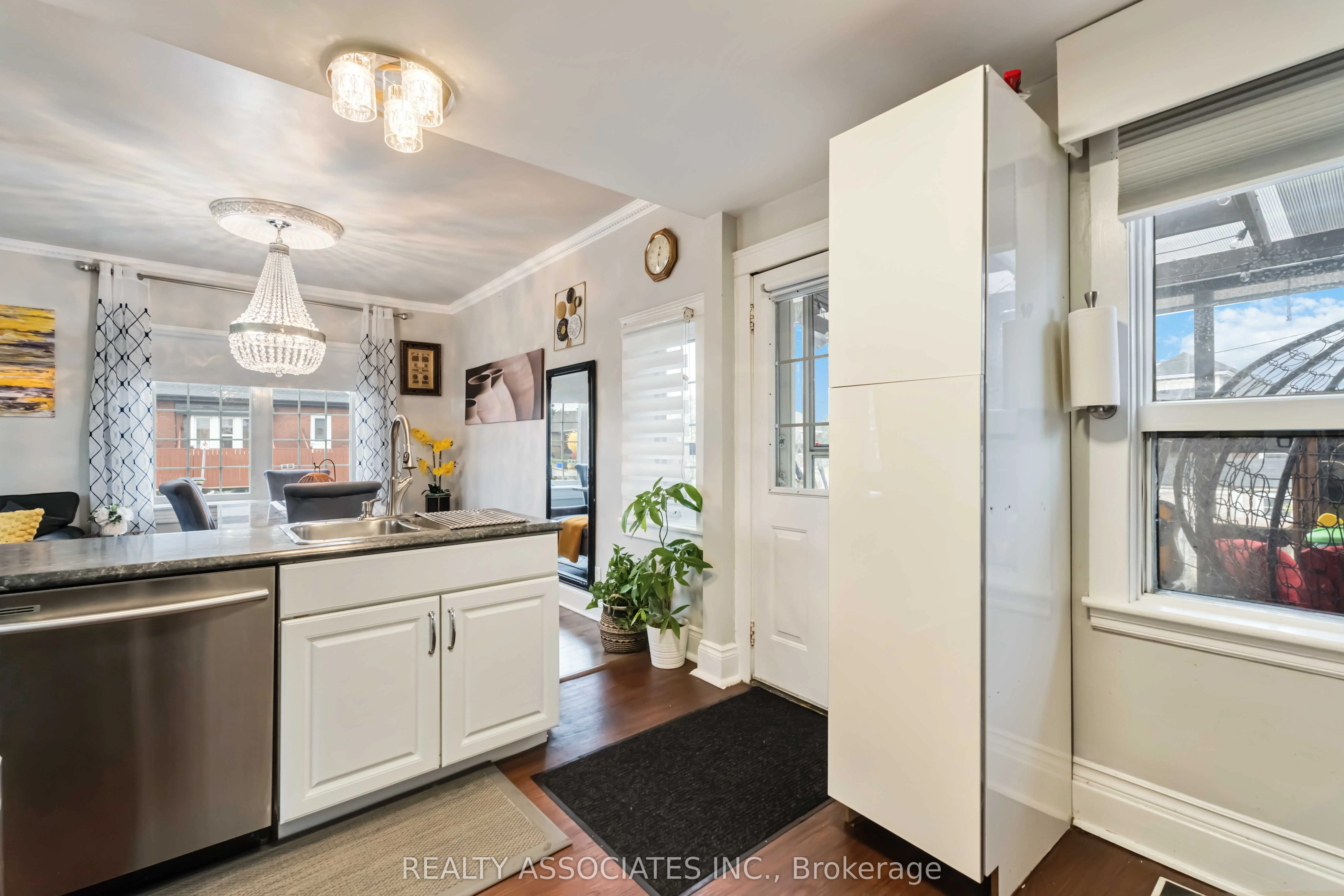 49 Connaught Avenue, Hamilton, ON L8M 3C4