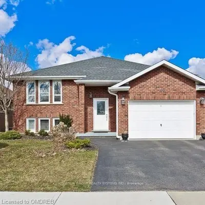 40 Donegal Drive, Brantford, ON N3T 6K8