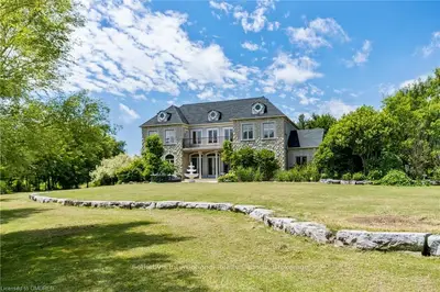 740 FIDDLERS GREEN Road, Hamilton, ON L9G 3L1