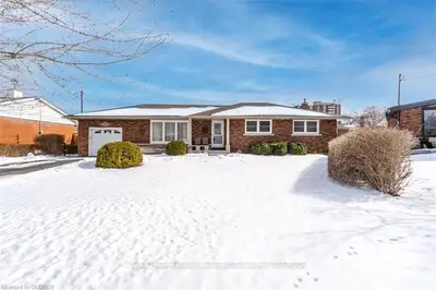 11 KELVIN Court, Out of Area, KS L8E 1J2