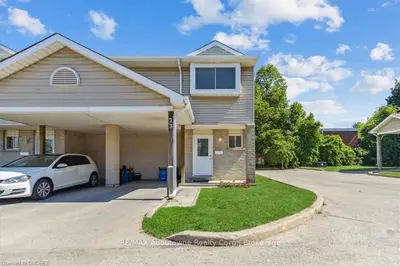 125 SEKURA Crescent 23, Cambridge, ON N1R 8B4