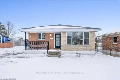 136 GRAND Street UPPER UNIT, Brantford, ON N3R 4B7