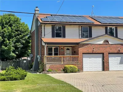 8005 Woodbine Street, Niagara Falls, ON L2H 1C8
