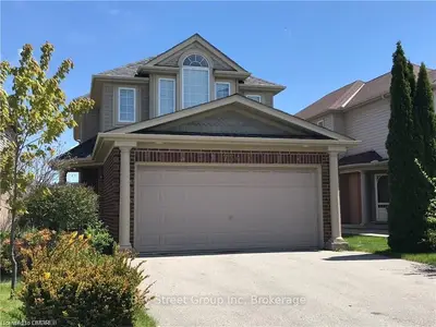 734 OAKCROSSING Road, London North, ON N6H 5V9
