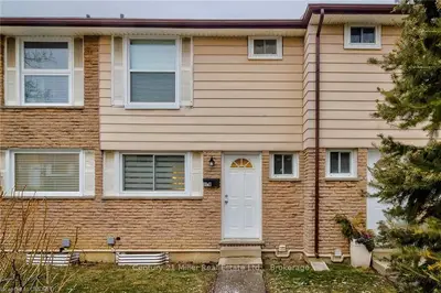 11 COURTLAND Avenue B, Hamilton, ON L9C 6M4