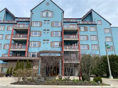 130 Steamship Bay Road 301, Gravenhurst, ON P1P 1Z9